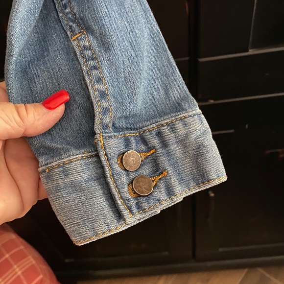 💙SOLD💙CHELSEA & VIOLET Distressed Cropped Jean Jacket - Picture 7 of 11